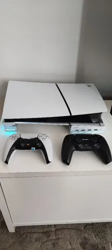 Playstation 5 Slim Digital 1TB - 2 controles