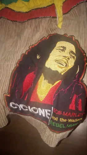 Short Cyclone Bob Marley original (troco por notebook aliás)