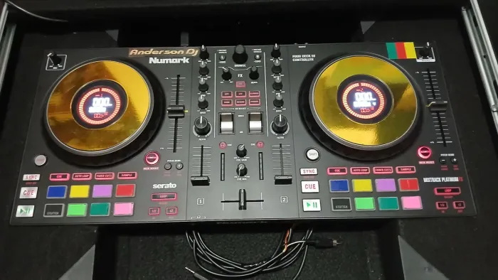 Controlador Numark Mixtrack Platinum Fx Usb com Case Profissional