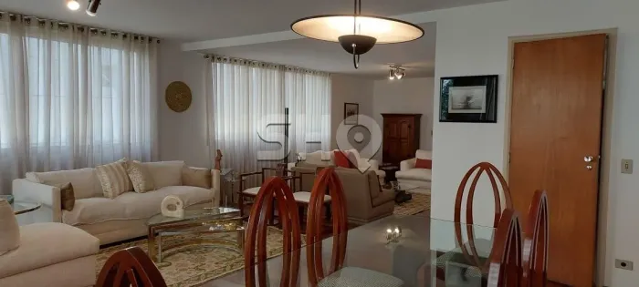 Apartamento com 3 Quartos ( 2 suítes ) e 5 banheiros à Venda, 212 m² por R$ 2.150.000