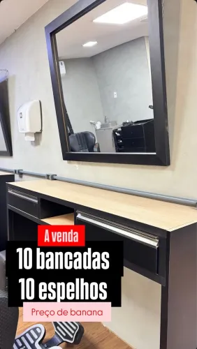 Espelho e mesa bancada