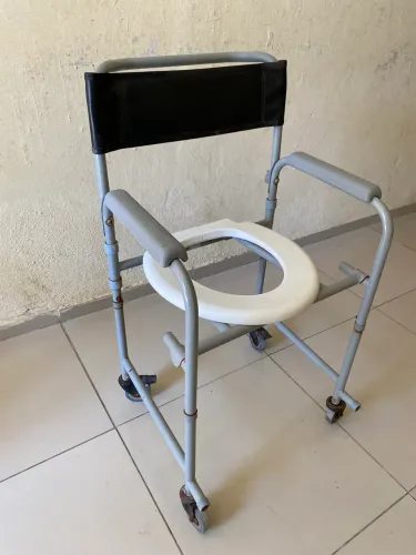 CADEIRA HIGIÊNICA DE BANHO
