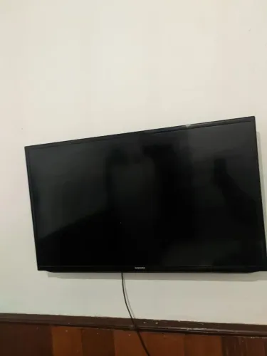 Televisão 39 polegadas  ( tela ruim) mas liga 