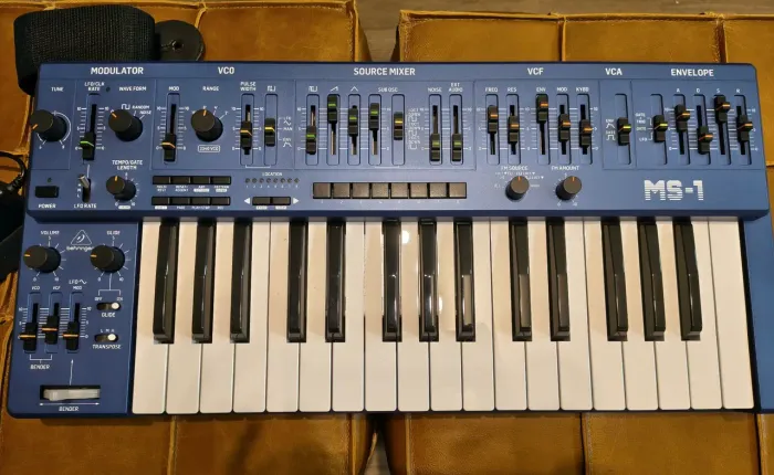 Behringer MS-1 BU Azul - Sintetizador Monofônico Analógico