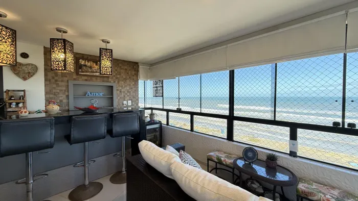 Apartamento à venda com vista deslumbrante para o mar! Mobiliado, com 3 dormitórios em Tra