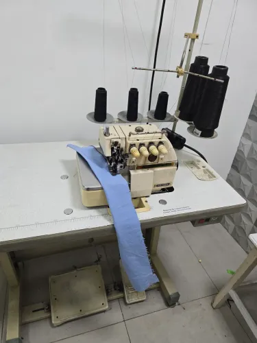 Máquina overloque
