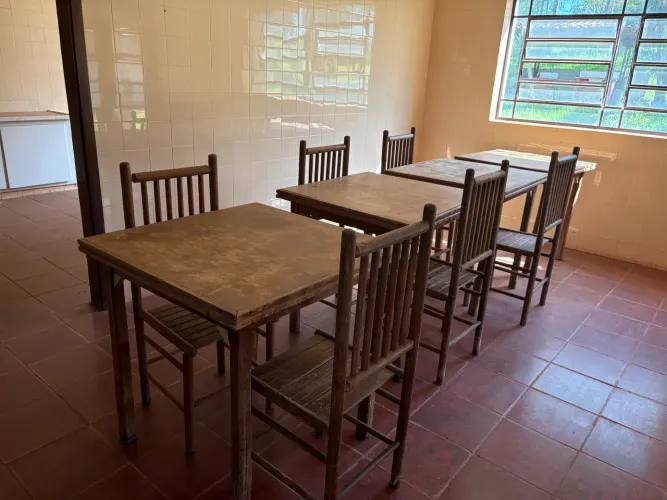 Mesas e Cadeiras no precinho
