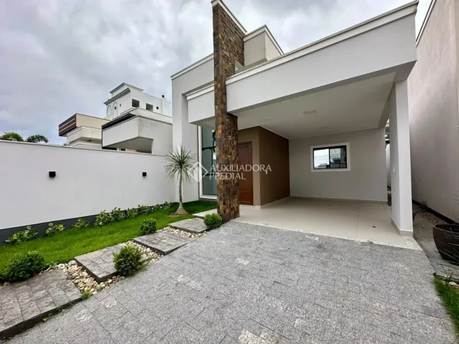 CASA DE RUA MARAVILHOSA A VENDA EM TIJUCAS, BOSQUE DA MATA, 3 DORMITÓRIOS,!!
