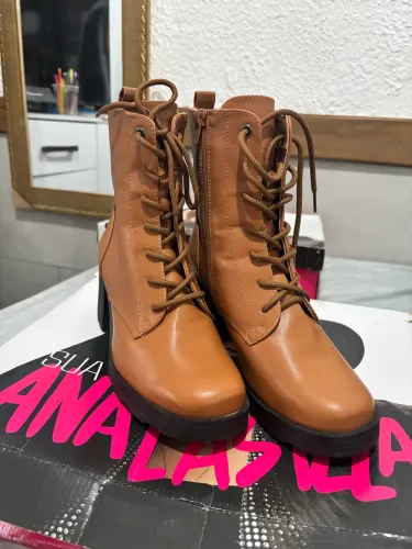 Bota Ana Castela 