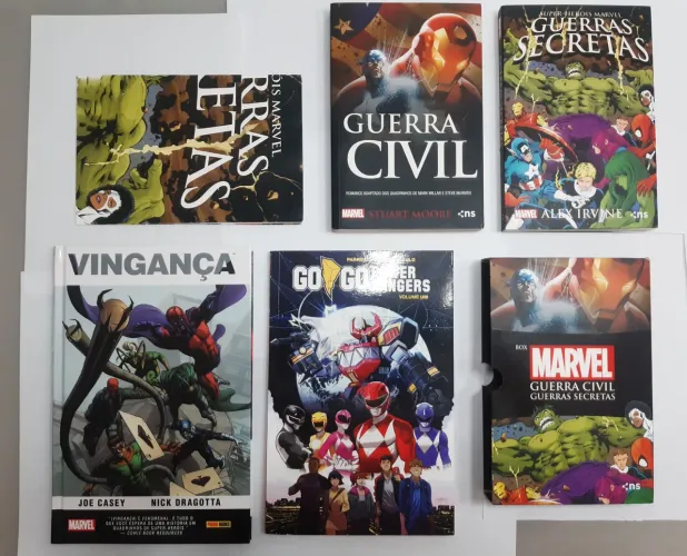 Box Marvel (2 livros + pôster) + Power Rangers + HQ - Barato