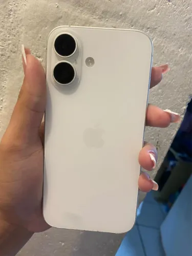 iPhone 16