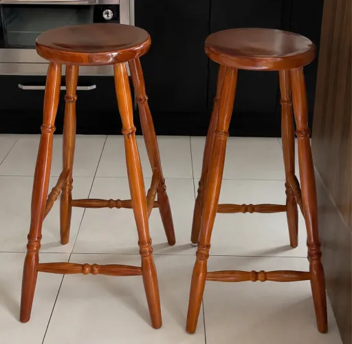 02 Banquetas Altas de Madeira Maciça