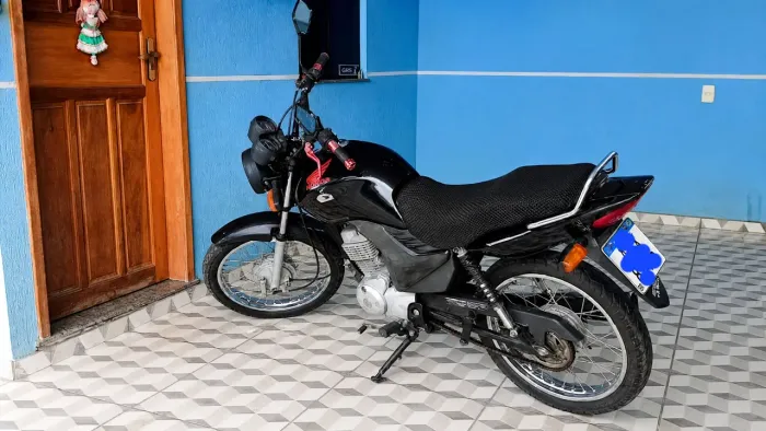 Vendo cg 2011 valor 6,500