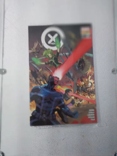 Kit com 29 quadrinhos marvel+DC colecionáveis, alguns no plástico
