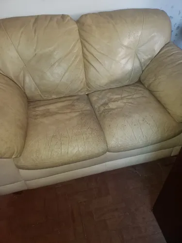 Sofa couro  madeira boa pesado