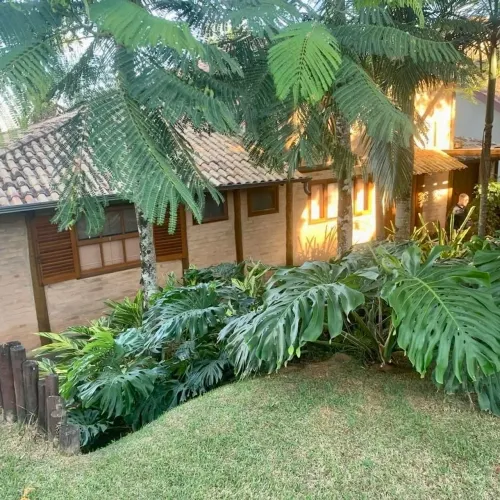 Casa com 3 dormitórios para alugar, 230 m² por R$ 11.723,00/mês - Condomínio Alpes de Vinh