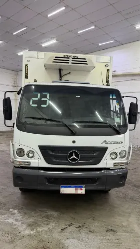 Accelo 1016 ano 2023 baú frigorífico 170.000km