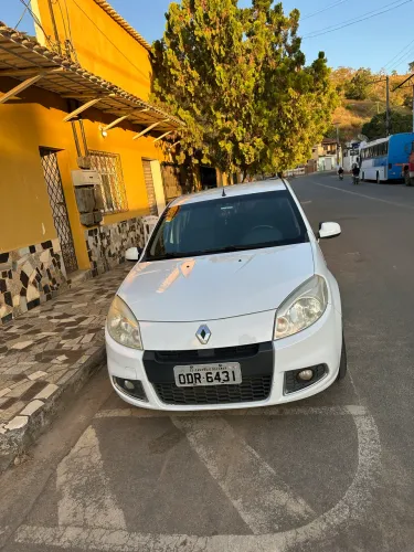 Renault Sandero Privilège Hi-flex 1.6 16V 5P AUT 2013