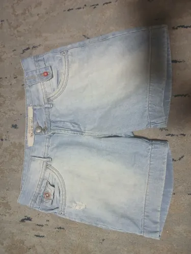 Short jeans com detalhe