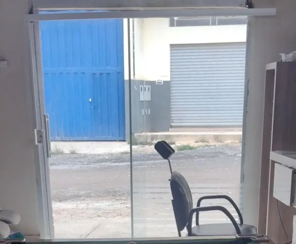Vendo porta de vidro 2,10x2,10