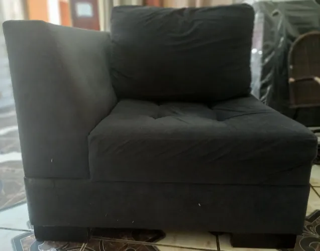 Sofá 2 lugares preto - R$ 280