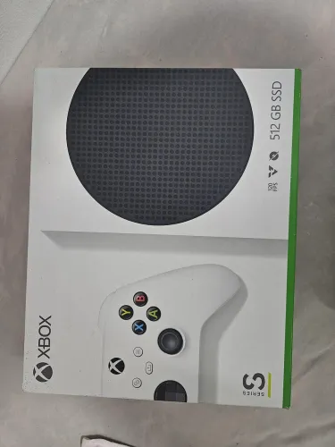 Xbox Series S 512 GB + 1 controle Xbox One