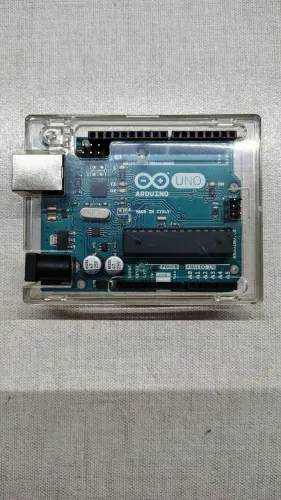 Arduino original italiano com case protetor.