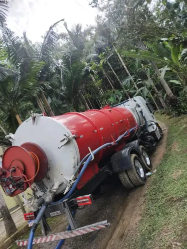 Veendo tanque de sucção com carretel bandeira