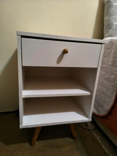 Mesa de cabeceira com Gaveta