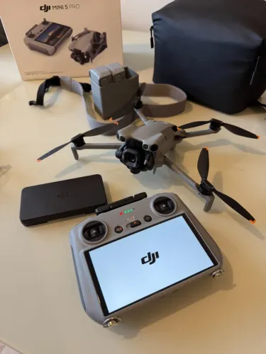 Drone DJI Mini 5 PRO Combo Plus e controle com tela - Muito novo, usado poucas vezes.