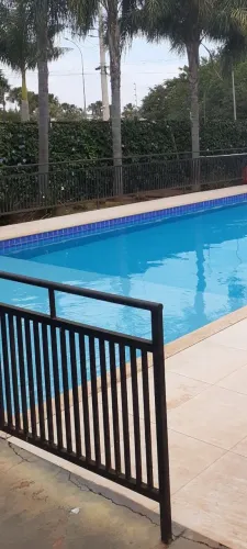 Vendo casa no Condomínio Versalles