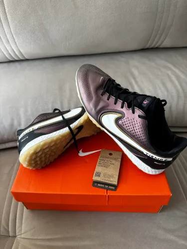 Chuteira Nike 43