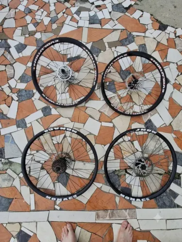 Lote C/ 2 Pares de Rodas Aro 26 Completas (Vzan e Monaco) - Freio a Disco