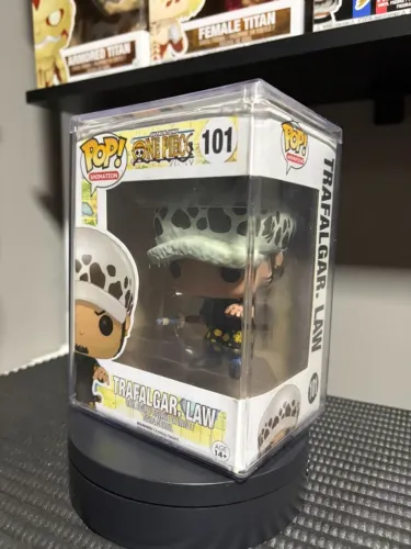 Funko Pop Trafalgar Law #101 One Piece - Brinde protetor