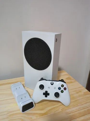 Xbox Série S - 512GB com dock de carregamento