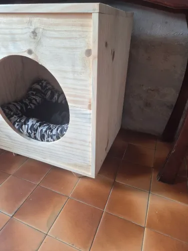 Casinha Pet em Madeira Maciça com Almofada - Nova