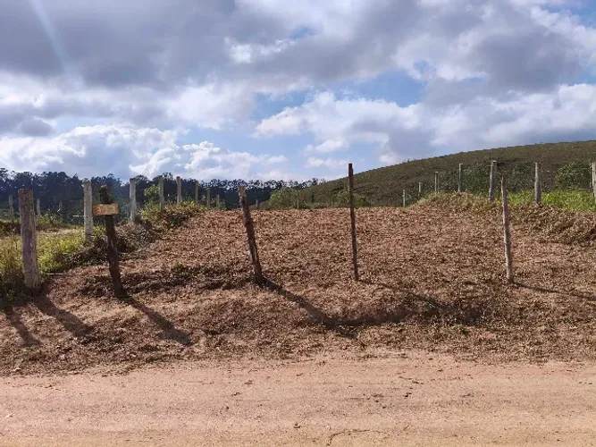 Terreno de 200m2 em Bom Jardim de Minas - MG