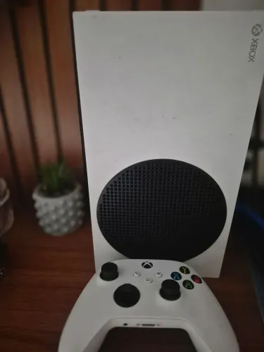 Xbox series S muito novo.