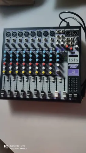 Mesinha de som de 12 canais semi-novo