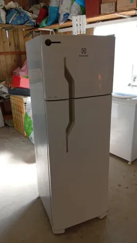 geladeira Eletrolux 350litros