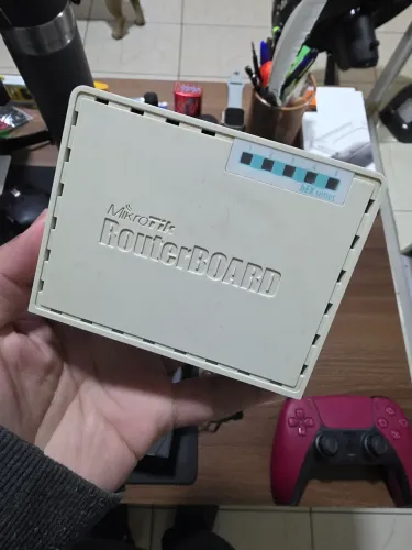 Roteador Mikrotik rb750