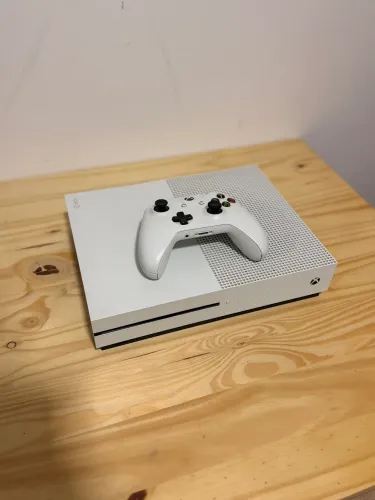 Xbox One S - 1TB / 1 Controle Original (Aceito Trocas)