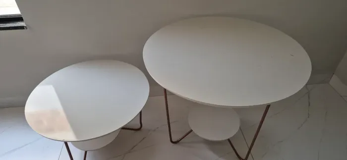 Conjunto de mesinhas sala/quarto 