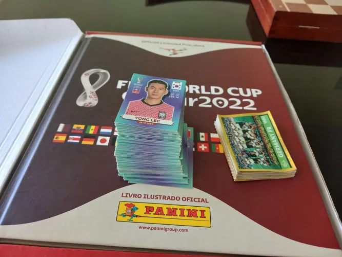 Álbum completo 2022 capa dura + box e figurinhas de 2022