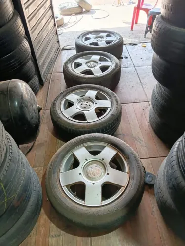 Rodas aro 15 Volkswagen original com pneus