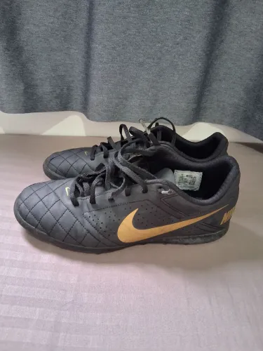 Chuteira Society Nike Tiempo Legend 9 Academy TF