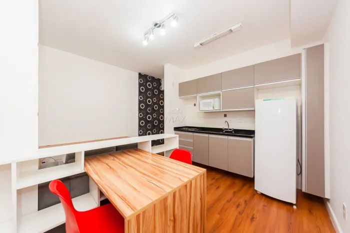 STUDIO com 1 dormitório para alugar por R$ 2.200,00 no bairro Centro - CURITIBA / PR