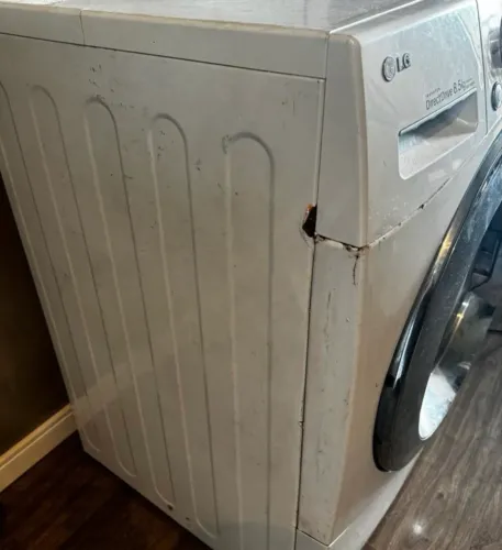 Máquina lava e seca LG antiga com algumas avarias