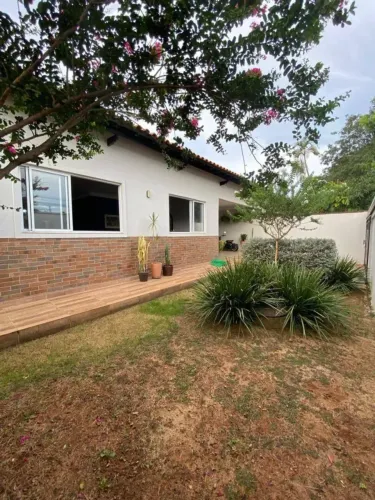 CASA TÉRREA DE ALTO PADRÃO NO SETOR JAÓ COM 3 SUÍTES E LOTE DE 420 M²