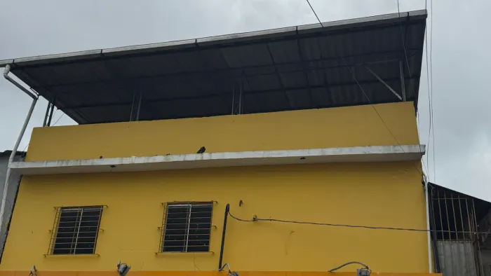 Alugo casa 